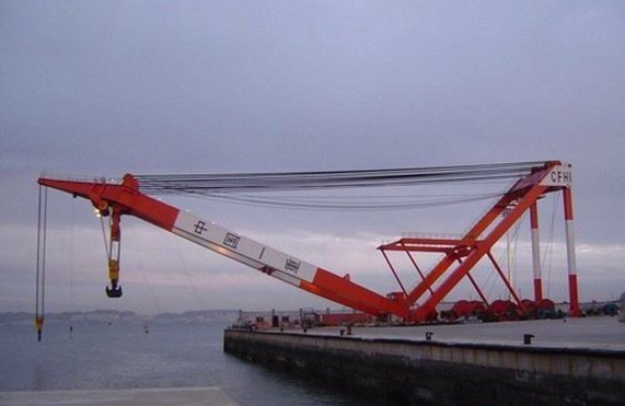 桅桿式起重機.JPG